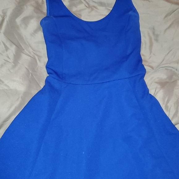 Dresses - Picture 5 of 6
